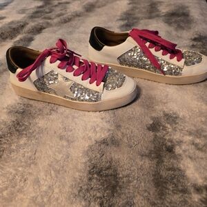 Hey Girl By CORKYS. Size 8